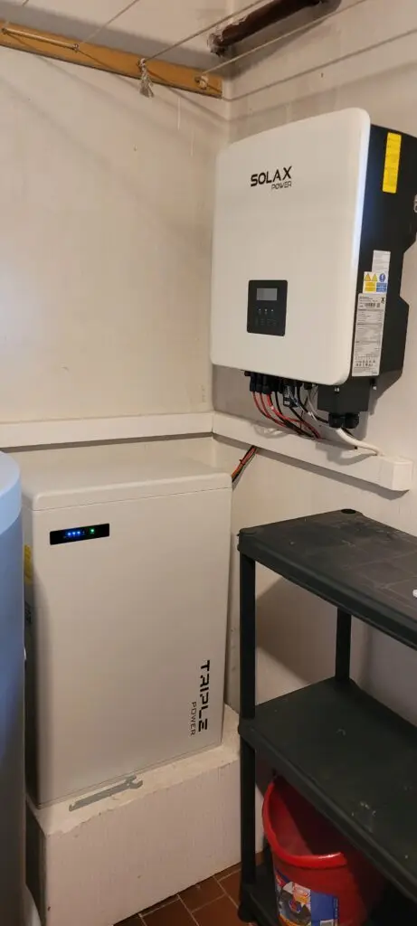 Hybridní střídač SolaX 10 kW s bateriovým úložištěm Triple Power 11,6 kWh v Hradci Králové